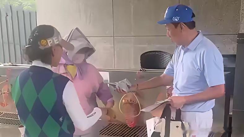 多方回应75岁郭台铭与50岁离婚女关系密切打球打到兴奋，直接给“球童”5万台币的