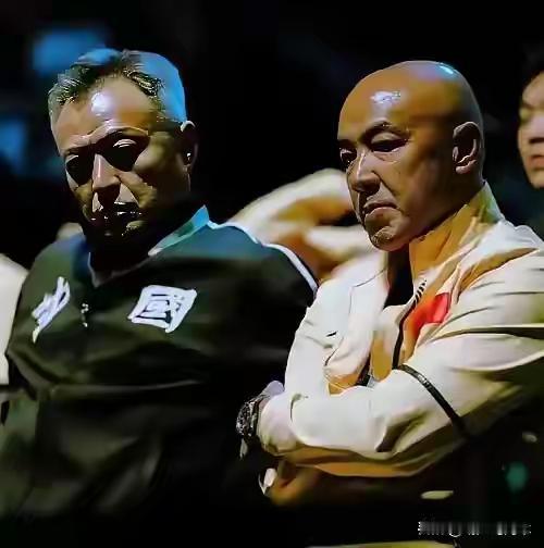 这篇文章稿件写的我认同，别过度解读饭圈，饭圈又不是个大箩筐，什么东西啊都往里装，