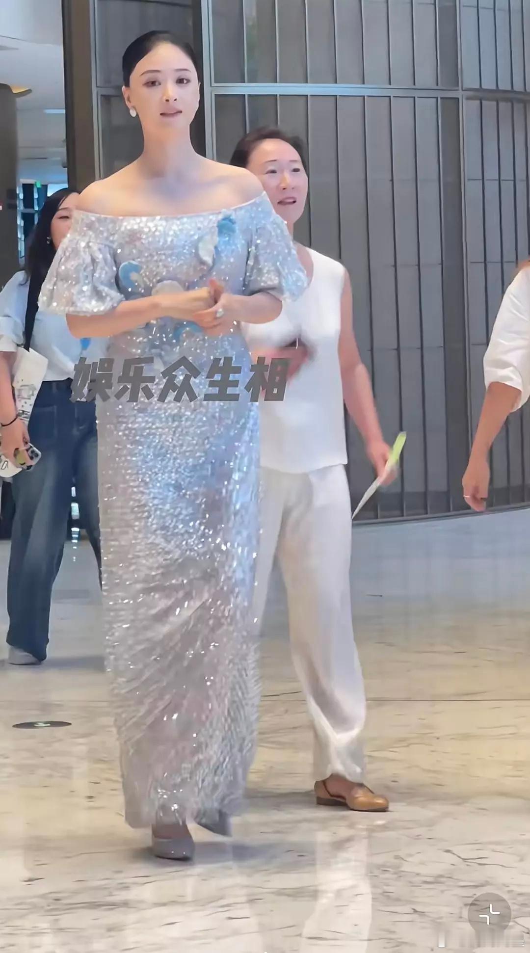我们宋莹白玉兰上班路透，今年应该可以拿个奖吧​​​