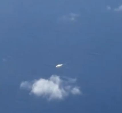 黄岩岛附近，解放军释放非比寻常信号，坦克登陆舰来了南海争端这事儿，说白了就是各