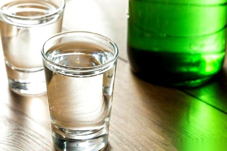 我跟你说，以后谁再劝酒，说什么“少喝点没事，活血”，你就把这话怼他脸上。几十万