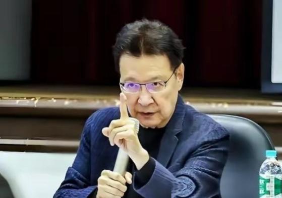 “大陆好像是故意放佩洛西进入台湾的！”很久之后，台湾知名评论员赵少康表示他终于