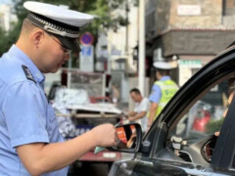 自12月18日起，网名为“多吧嘿”的成都市民小多在社交平台上称要对违停车辆发起“