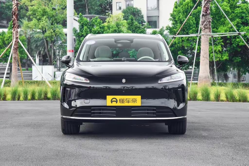 好家伙，尚界这步子迈得是真够大的！前两天看鸿蒙智行的直播，他们官宣要搞一台高端轿