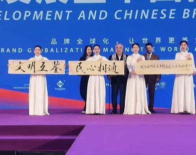 87岁的范曾老爷子突然宣布喜得贵子。这位画坛泰斗不仅在微博晒出亲笔声明，还特意在