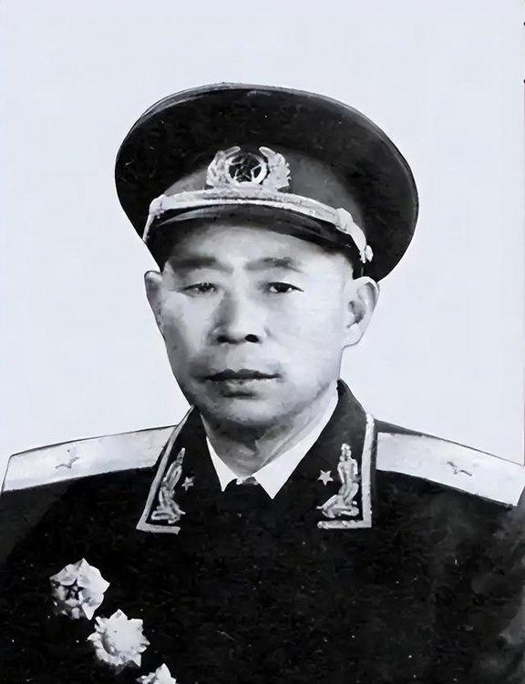 升迁最快的红军将领，9个月从连长升任师长，55年授衔结果很意外在红军征战史
