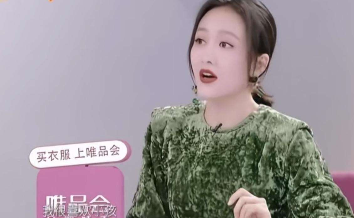 王鸥自曝她很想要小孩，大张伟反问她怎么这么多年没结婚。王鸥：“我很喜欢小孩，我