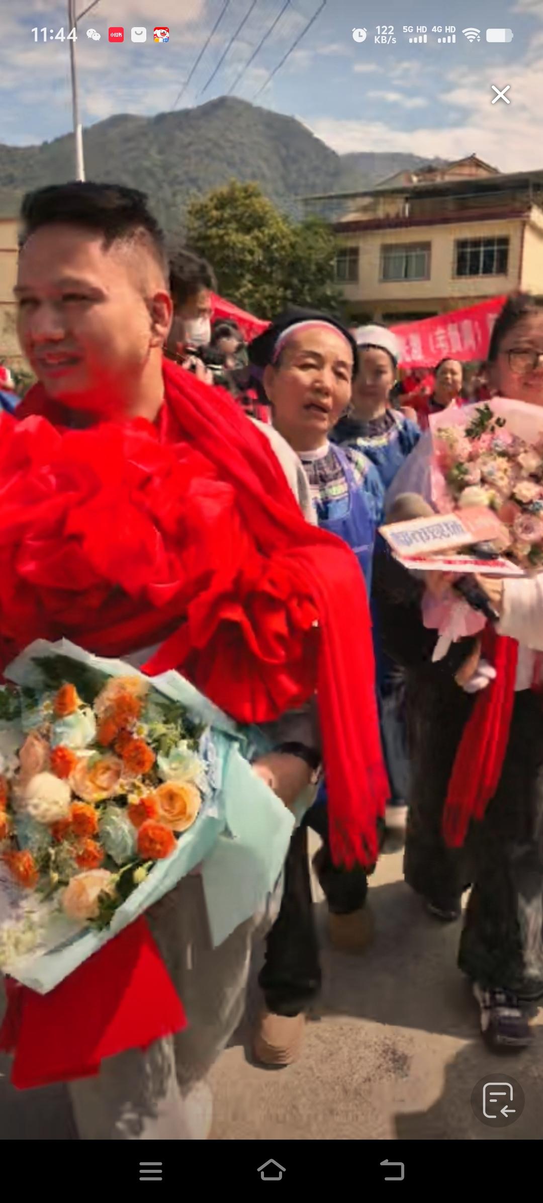 贵州的寻亲宝贝陈光澈和他的未婚妻子坐车28小时，从福建来到贵州认亲，当妈妈见到他