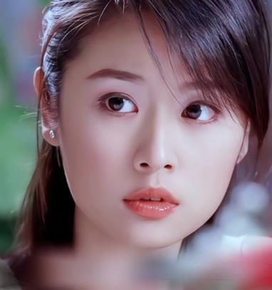为什么林心如被称为国内心最美的女星，女星和男星不一样，她的巅峰期比较短，很多女星