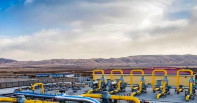 沙俄割走一百五十万平方公里，中国人记了一百多年，可今天，俄罗斯的油，中国的路；俄