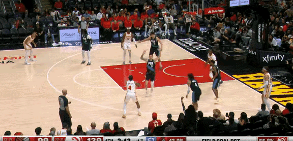 杨瀚森也是太窝火了，开拓者落后二十多分迟迟不得上场，对开拓者斯普利特真的是无语了