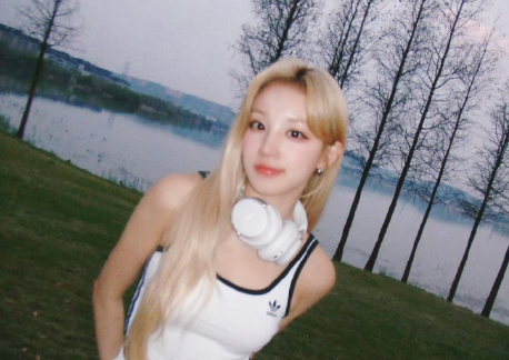 以科学美学标准为宋雨琦打出9分，称其为“精灵系颜值”。五官天选，甜辣反差，冷白皮