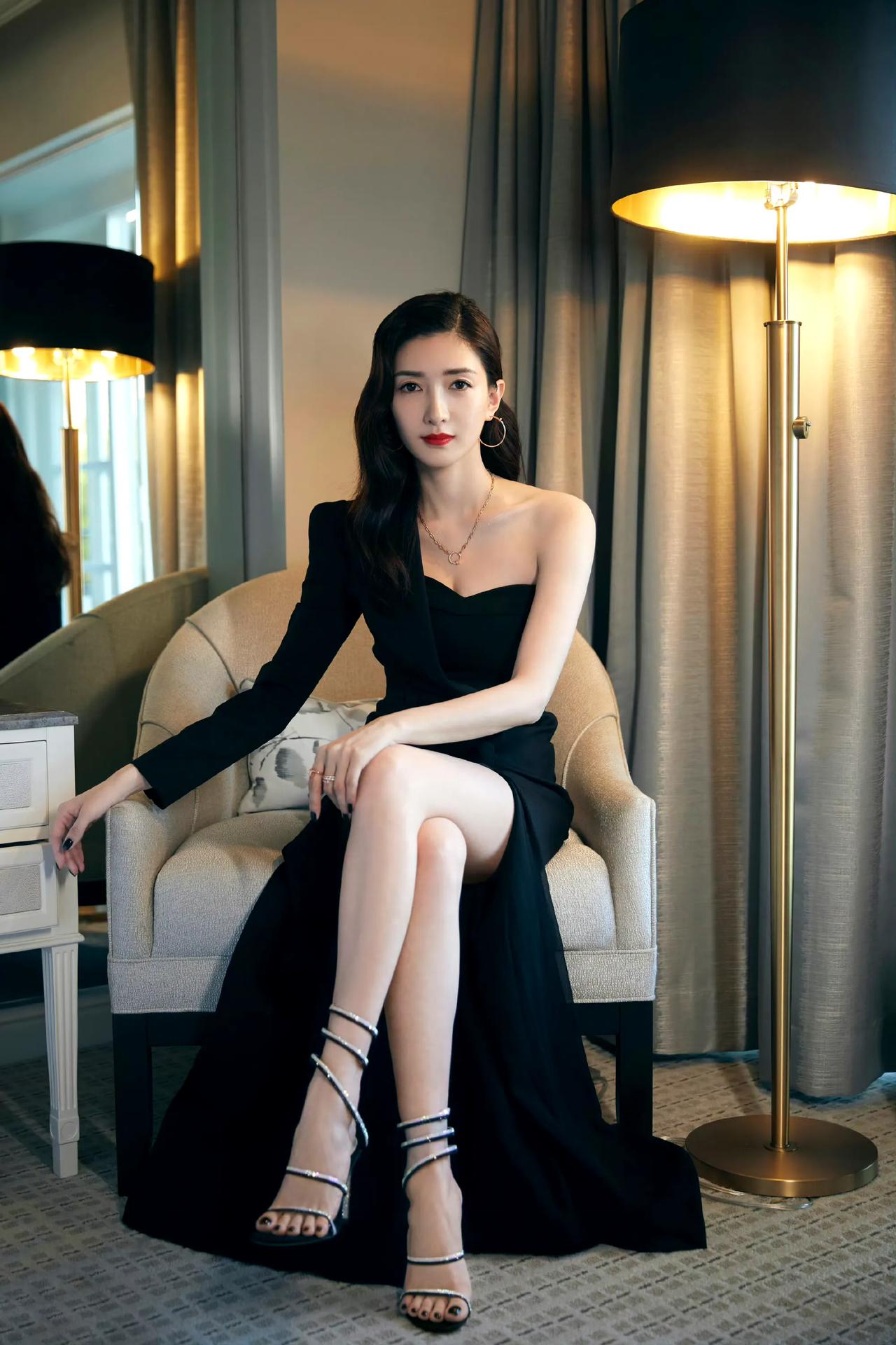 大家觉得江疏影漂亮吗？女星江疏影的颜值可以说非常出众，但是也有不少网友认为她