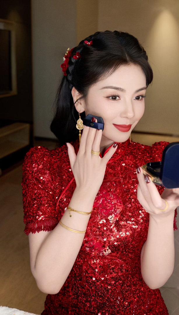 刘涛说颜安现在好火无限超越班颜安的商务价值确实肉眼可见地涨了。刘涛说他现在很火