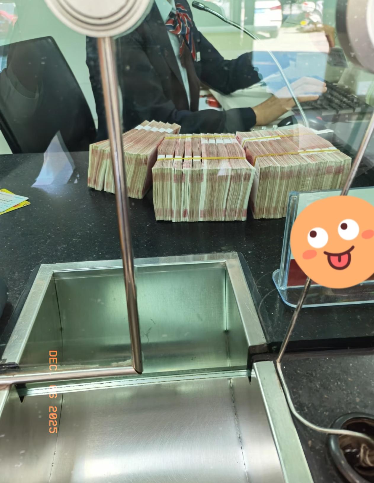 话说手里有20万现金的朋友注意啦！最近好多中小银行都在悄悄上调存款利率，利息这