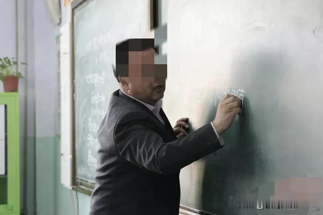 46岁乡镇中学教师实在是熬不下去了，想辞职现实不现实？有个朋友在乡下中学当老