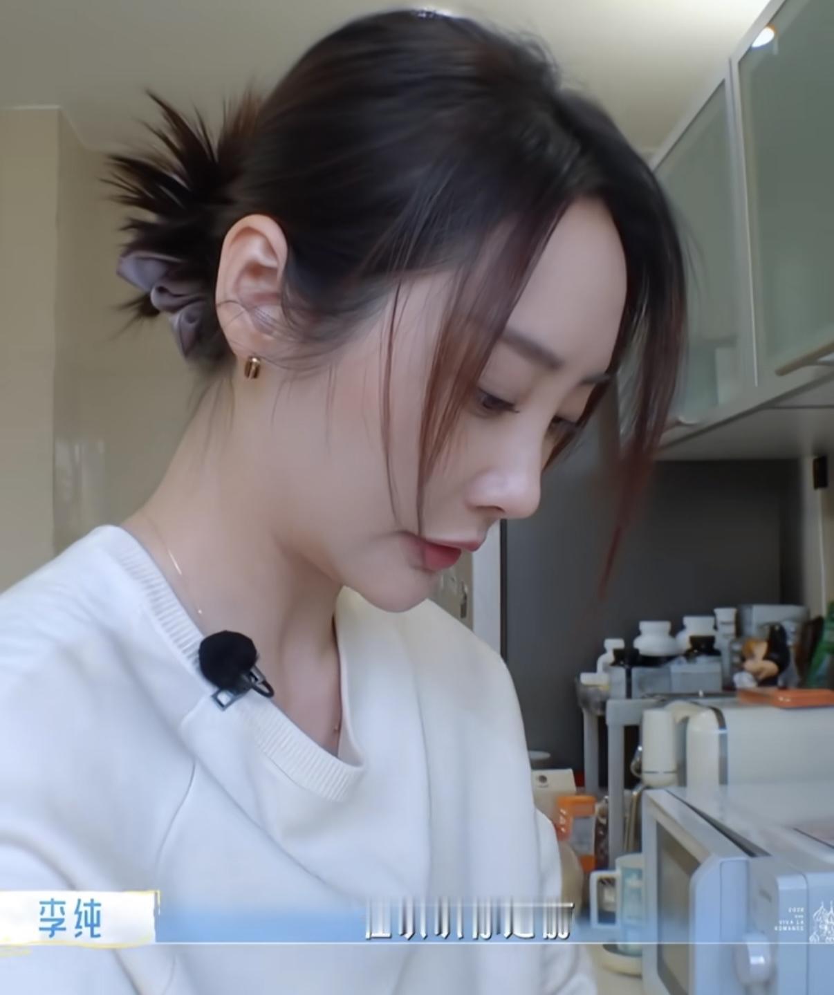 李纯在认识马頔以前，自己就简单的煮个面，认识马頔以后有口福了！李纯：“在认识你