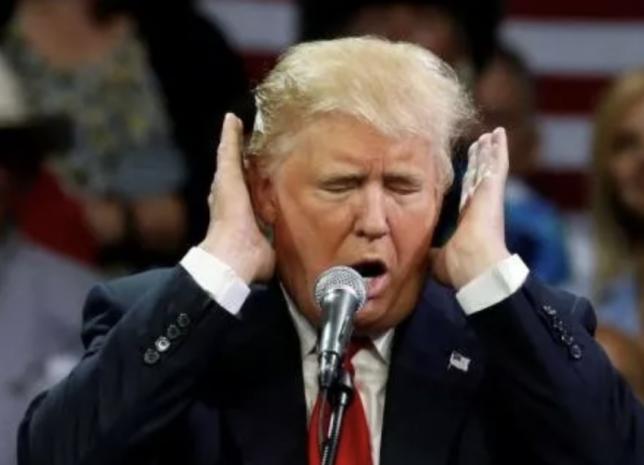 美国已经没希望了,从两国年轻人的身上已经尽显东升西落!焊枪舞动间,溅起一片片