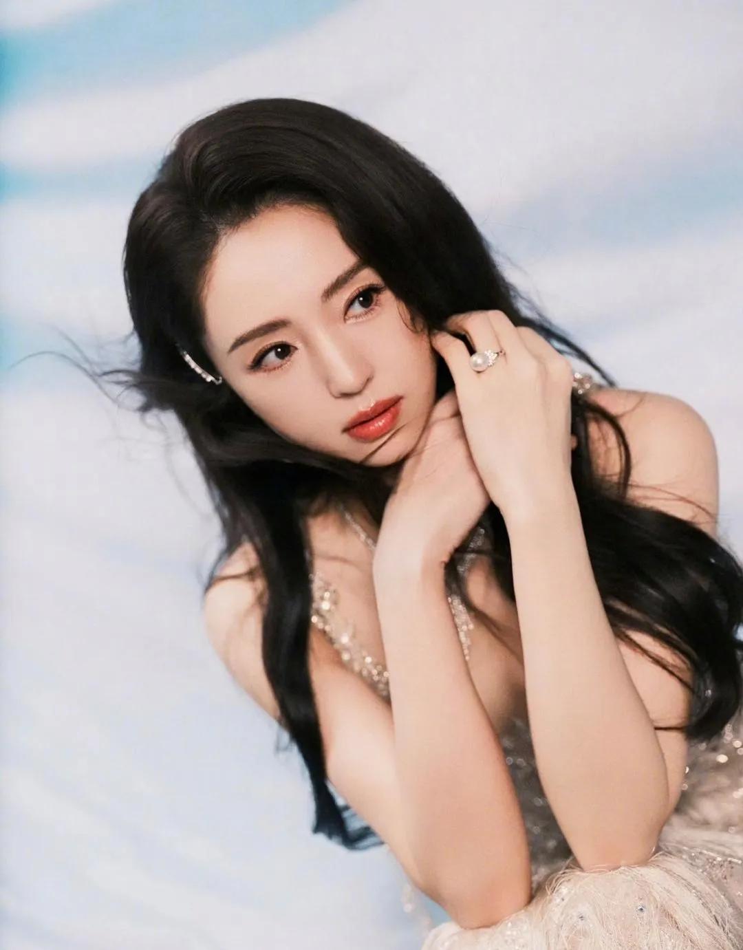 董璇这是什么神仙颜值！每一帧都美到让人心动董璇的美貌真的是刻在骨子里的精致