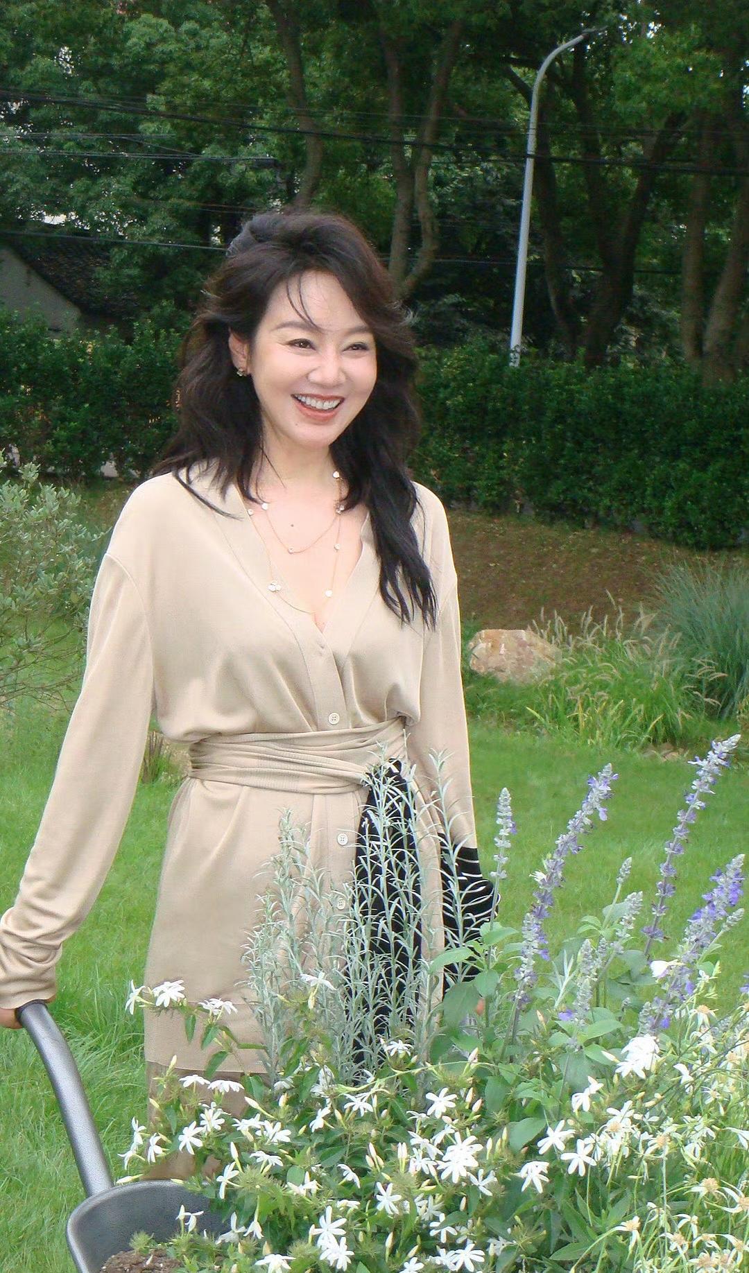 1.王菲最近很介意和谢霆锋捆绑，被说图谢家的财产，其实谢家的遗产比大众想得都少，