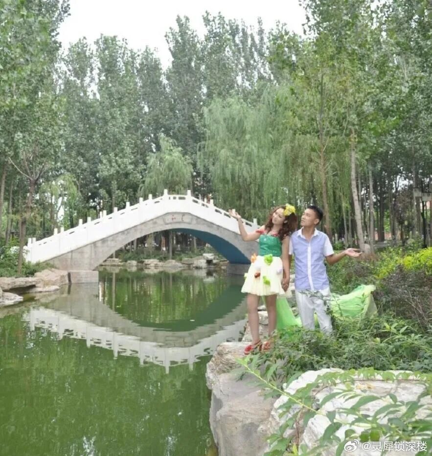 审美是在不断变化的，现在回头去看以前的婚纱照，实在难以直视！