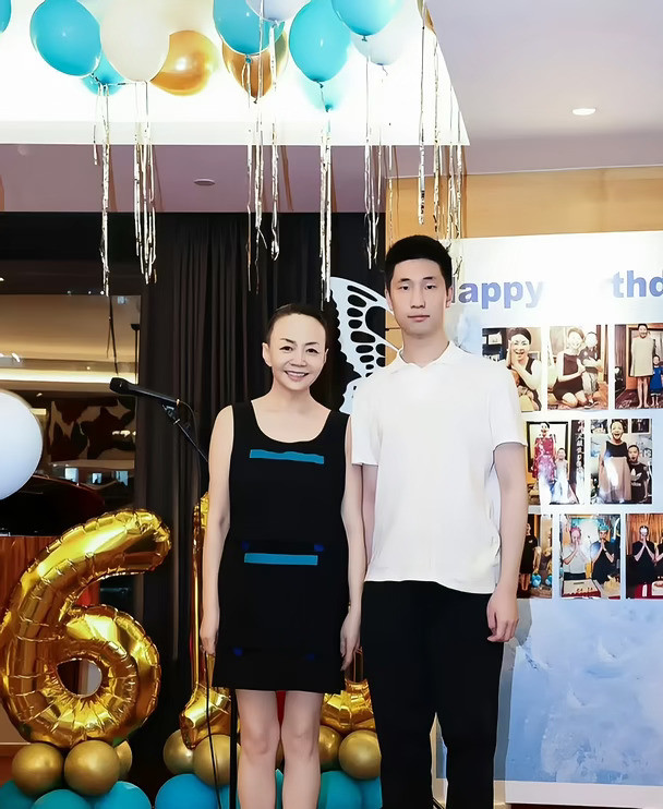 宋丹丹和林永健儿子庆生，网友:儿子太像爸