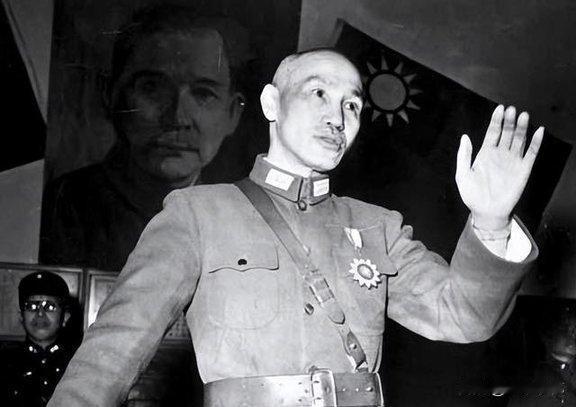 1935年，王家烈交出军权，蒋介石赠予五千银元令其出外散心。王家烈刚登上专机，