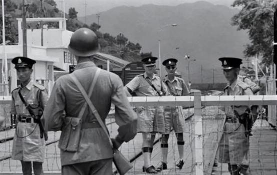 1952年夏，驻澳葡军故意制造冲突，蛮横地刺伤我军哨兵，又向拱北方向开了几十炮，