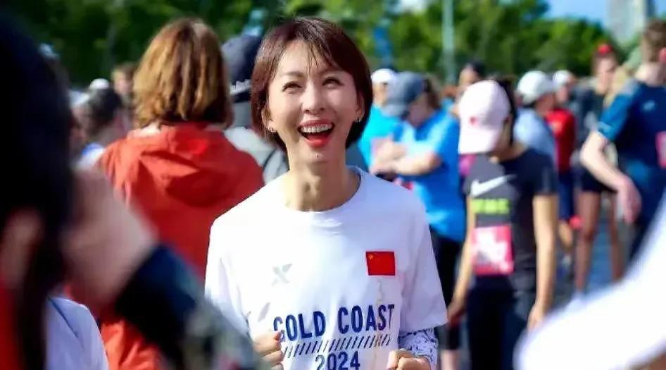 欧阳夏丹近日，回复网友有关“没有孩子老了怎么办，谁照顾你”的问题？她说，“其实这