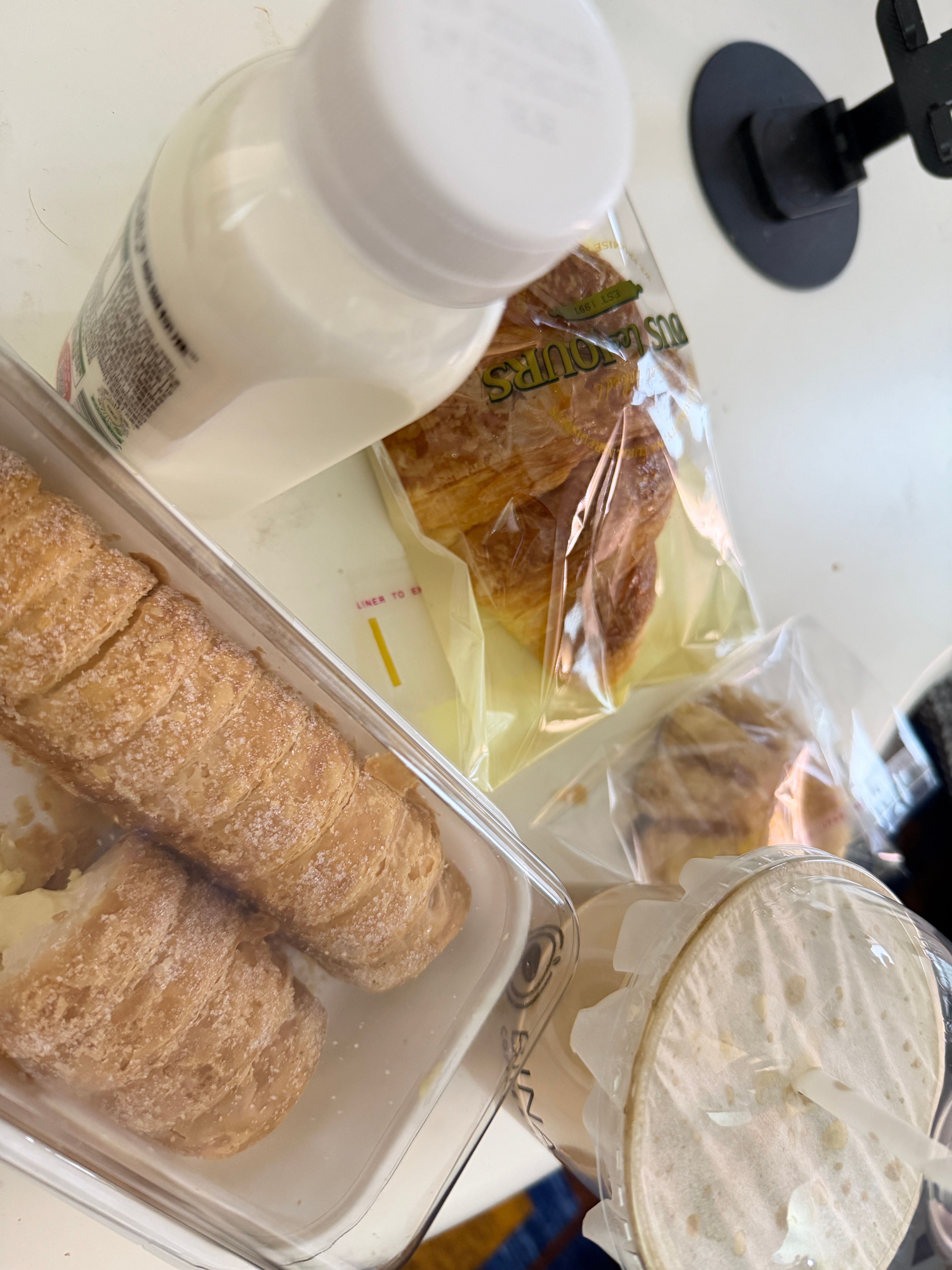 当我意识到自己是独居每天早上起来都有我喜欢的好吃的好了我要去按摩了💆♀️