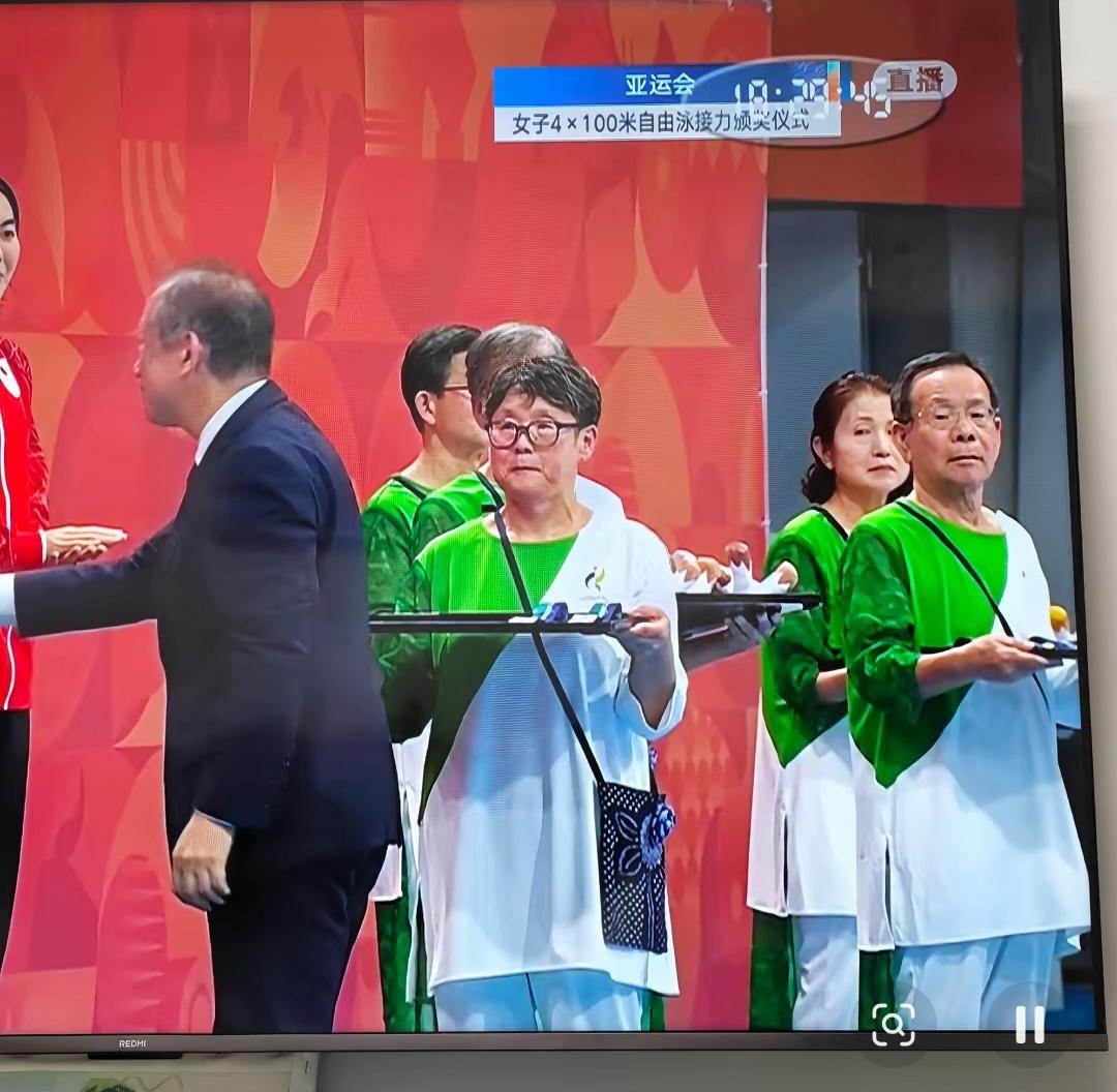 名古屋亚运会为什么用老年人作为礼仪人员？日本给出的回应是为了体现老年人的价值。