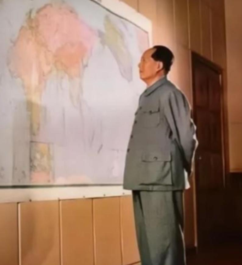 1951年，10万志愿军被美军包饺子，一向淡定自若的彭老总心急如焚连忙向毛主席求