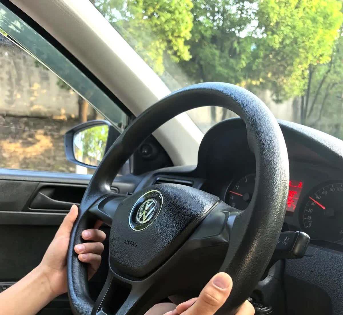 整个科目三考试，需要一点技术含量的项目就是——直线行驶！是胆子小、方向感