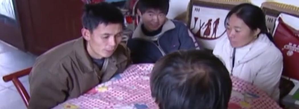 14岁少女因病去世，父母按照习俗当天安葬了女儿。谁知第二天早上，坟包出现了一个大