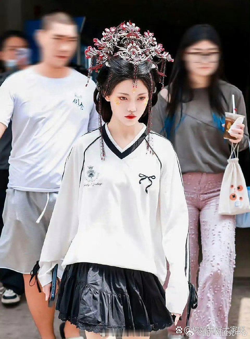 罗云熙风正在席卷横店…​​​