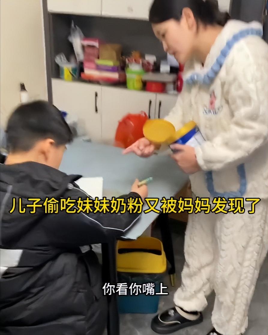 后爸到底好不好？江苏，一小男孩跟着母亲改嫁有了新妹妹，因为眼馋所以偷喝了妹妹30