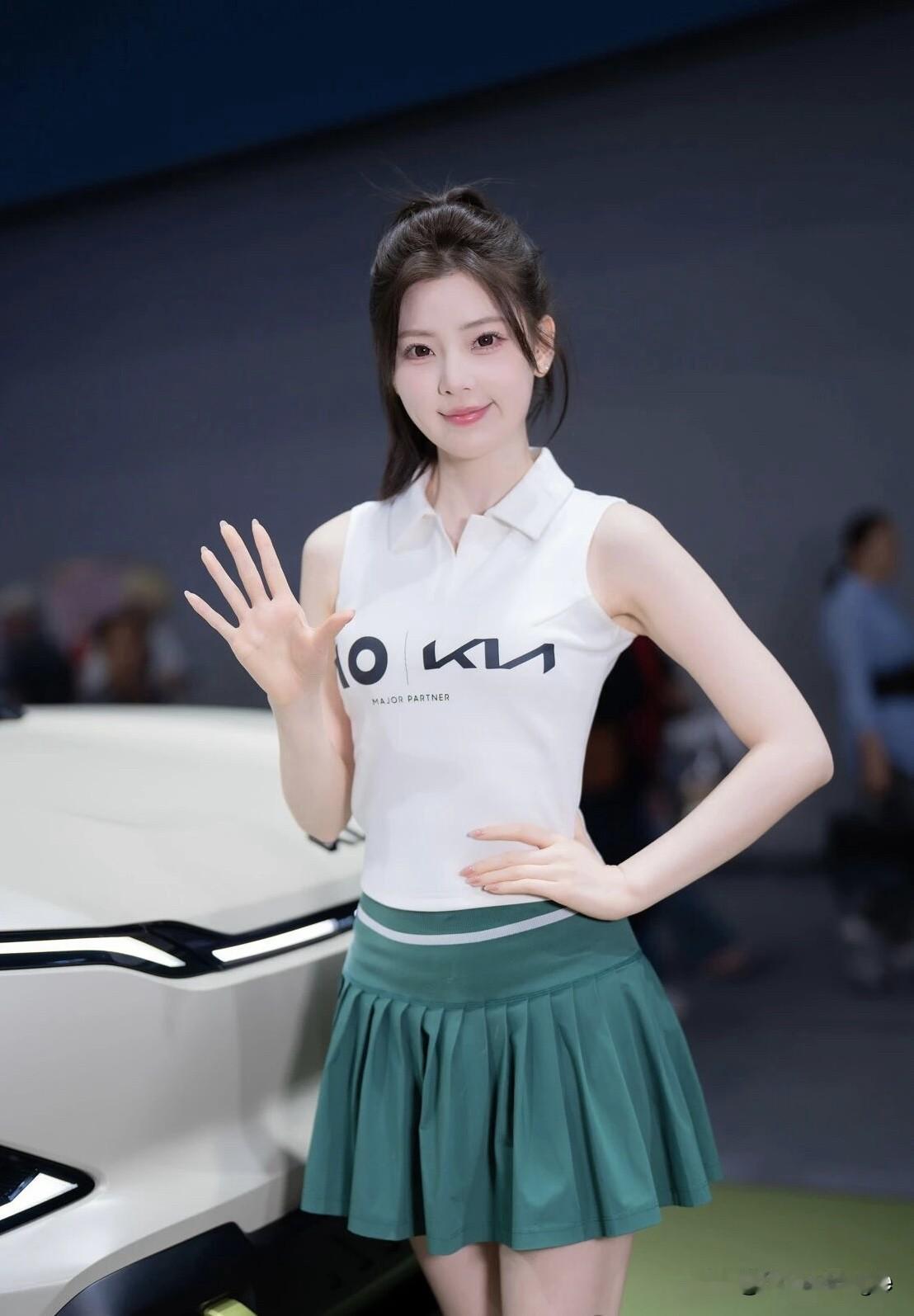 元气少女与酷炫车模的完美碰撞！🚗💃