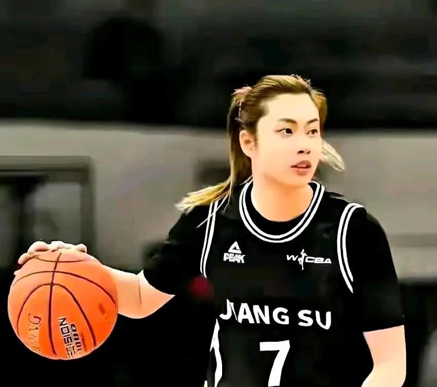 77比88！宫鲁鸣爱徒所处的江苏女篮，不敌李梦的四川队。李梦好样的，全国球迷认