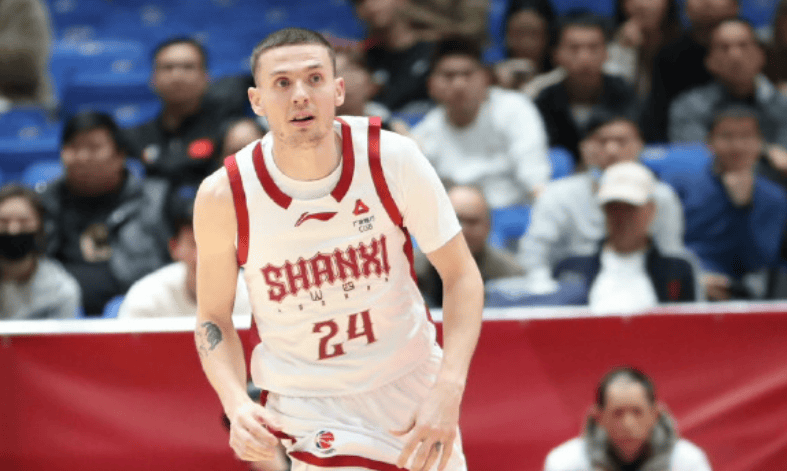 解说员: 山西命中率太低是输球主要原因, 新外援还需要适应