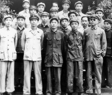 1971年深秋，北京中南海。毛主席看完一封信，抬头问广州军区司令员丁盛：你知不知