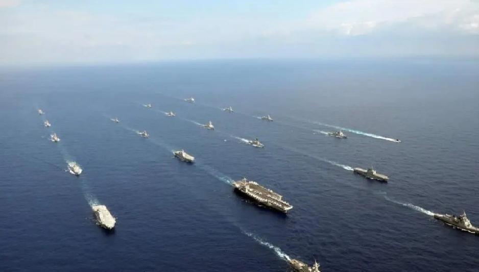 不争馒头争口气，美国总统特朗普上次陆军阅兵，搞的像散兵游勇一样，心里有点不得劲，