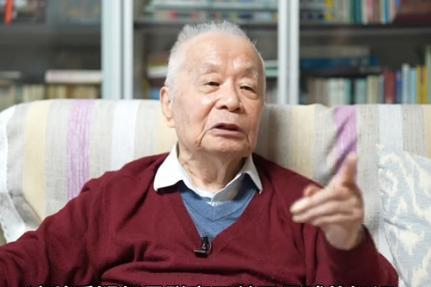 “质疑美国登月造假就是一个大笑话！”去年中国知名院士何祚庥提醒道，他还断定，中国