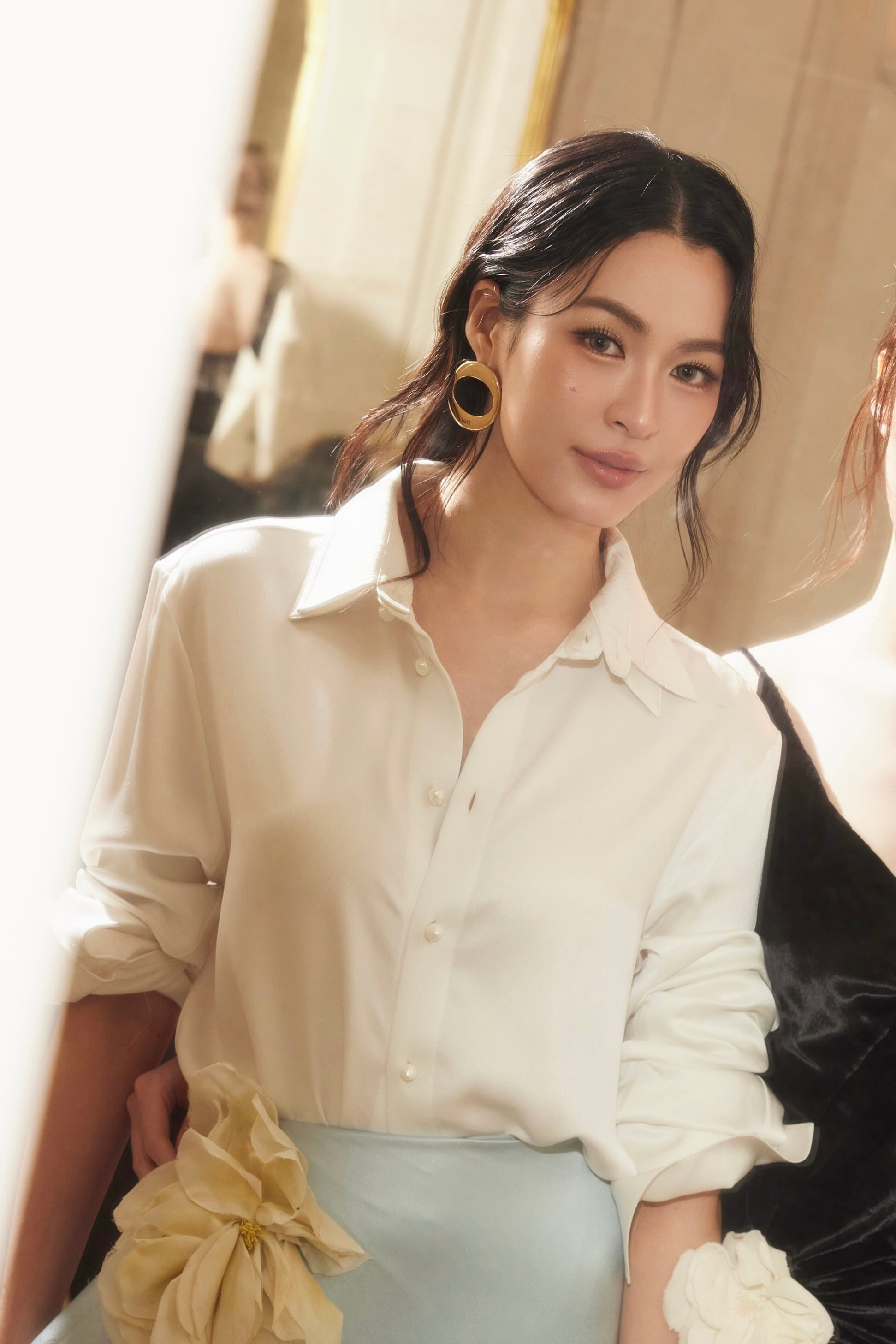 邝玲玲IG更新Alldressed,readytodepart,and