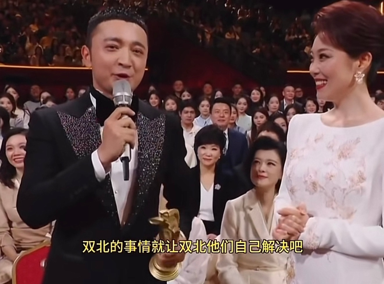 尼格买提说双北的事交给双北解决第3届中国播音主持金声奖尼格买提一句“双北的事交