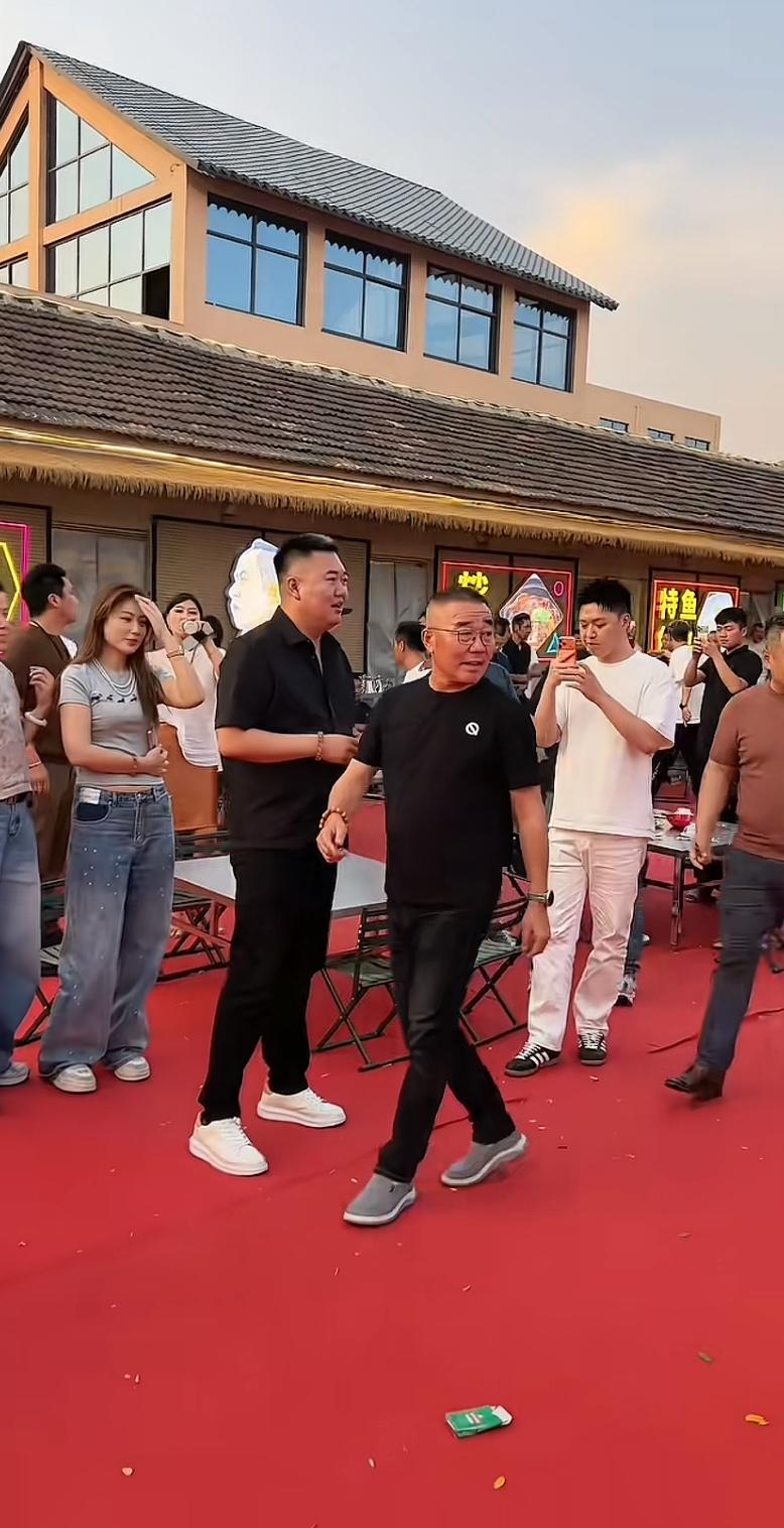 石家庄“贷款王”张晓民，太够意思了，千里奔赴山东临沂罗庄，去给好大哥小辫哥的大排