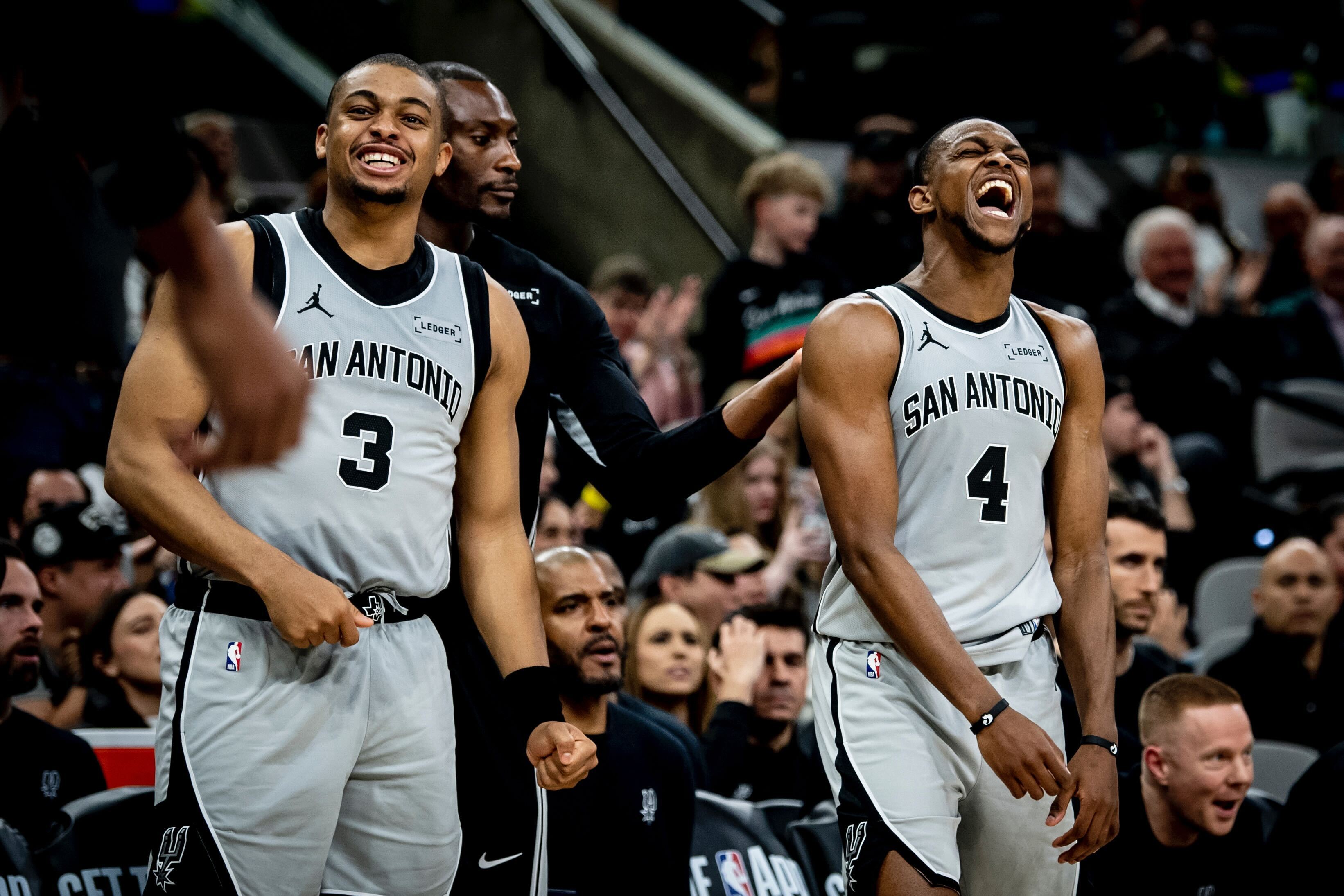 NBA官方公布新一期球队战力榜，马刺仍居榜首。具体排名如下：1-10：马刺、雷霆