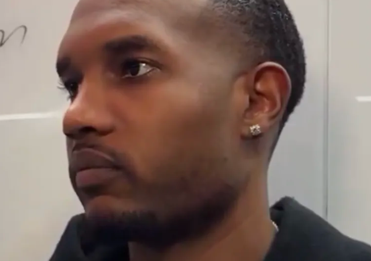 NBA常规赛，骑士以112-84击败篮网。赛后，骑士球员埃文-莫布利接受媒体采