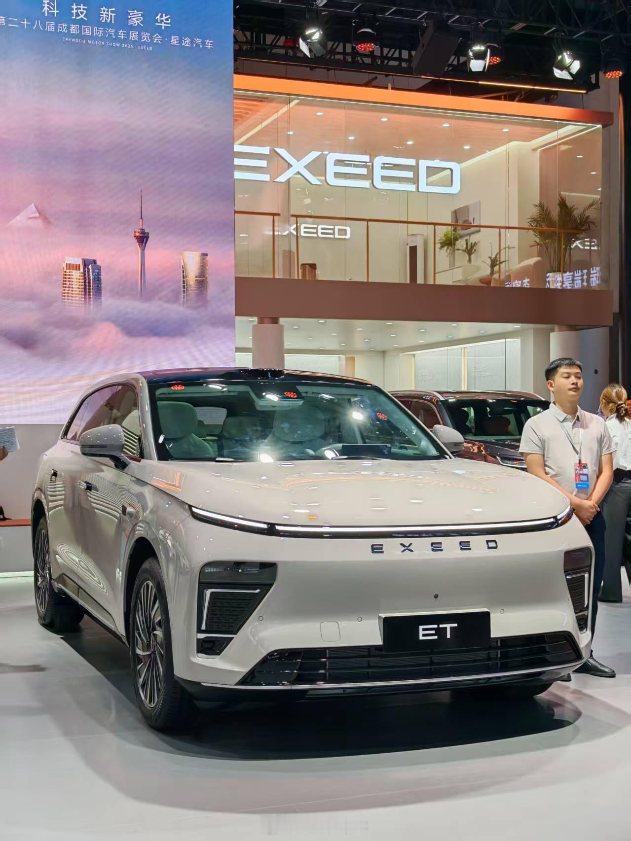 在2025成都国际车展上，星途正式发布全新中型SUV——星途ET5。作为内部代号