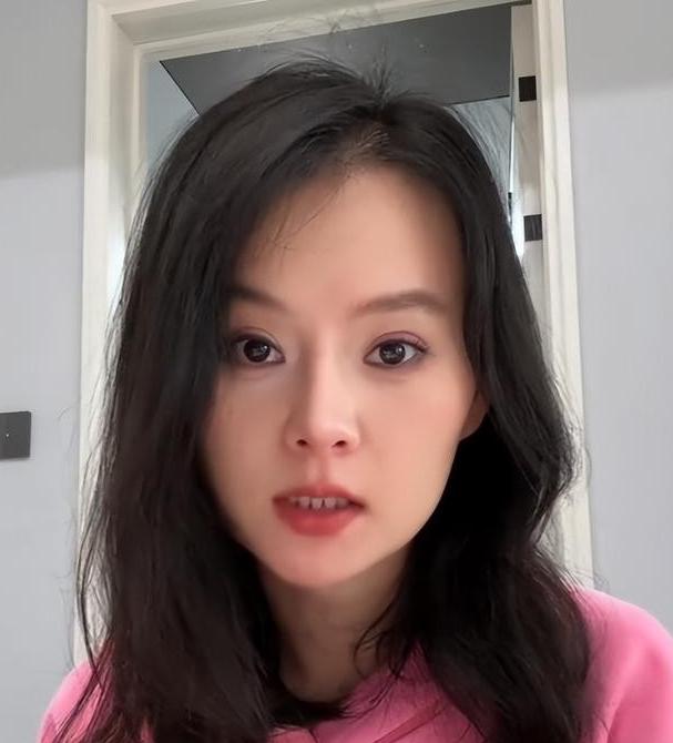 曾经削尖脑袋想嫁去美国当阔太的安徽姑娘，如今在镜头前眼圈通红，说自己过得连保姆都