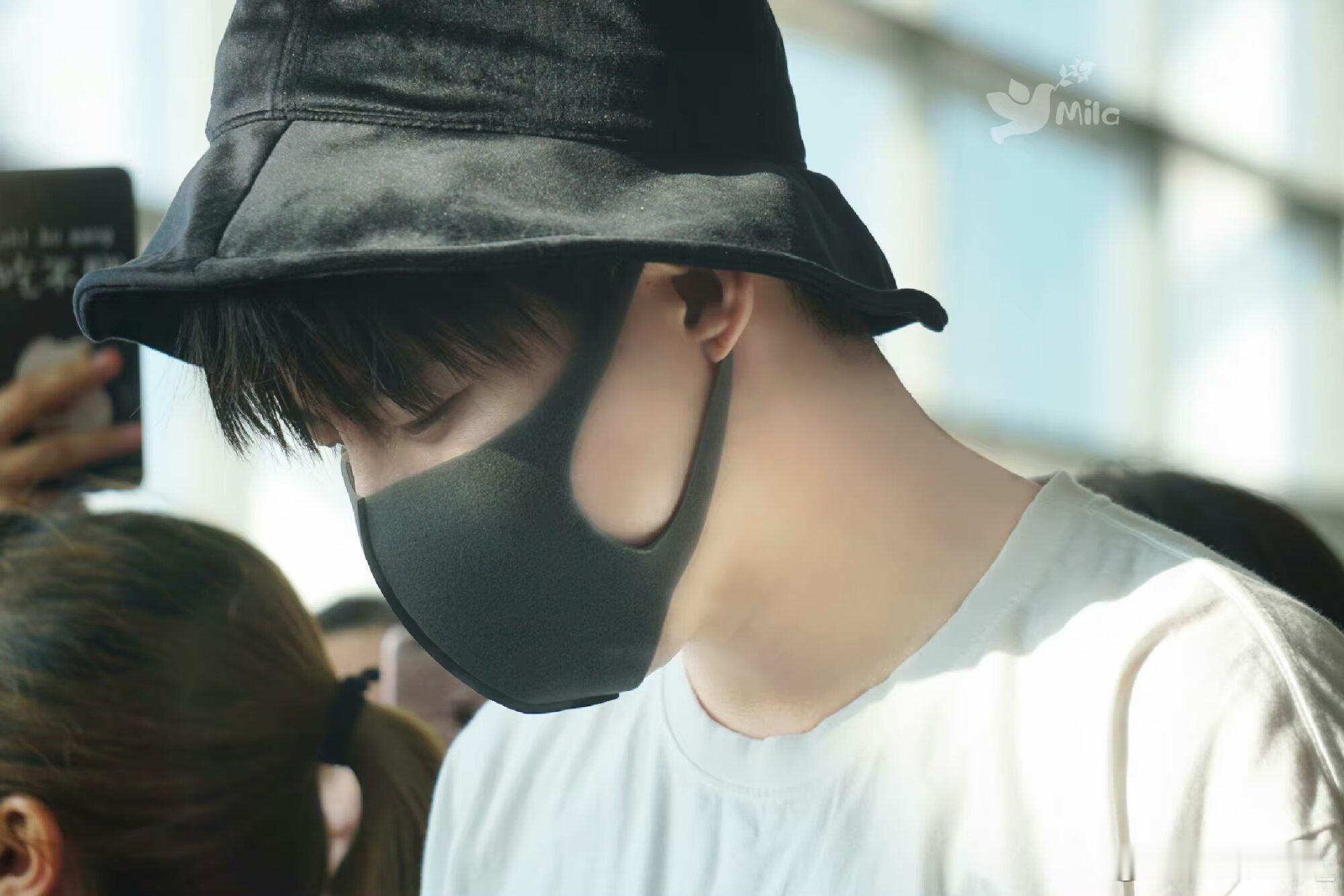 摩登兄弟好可爱啊！好想捏他的脸